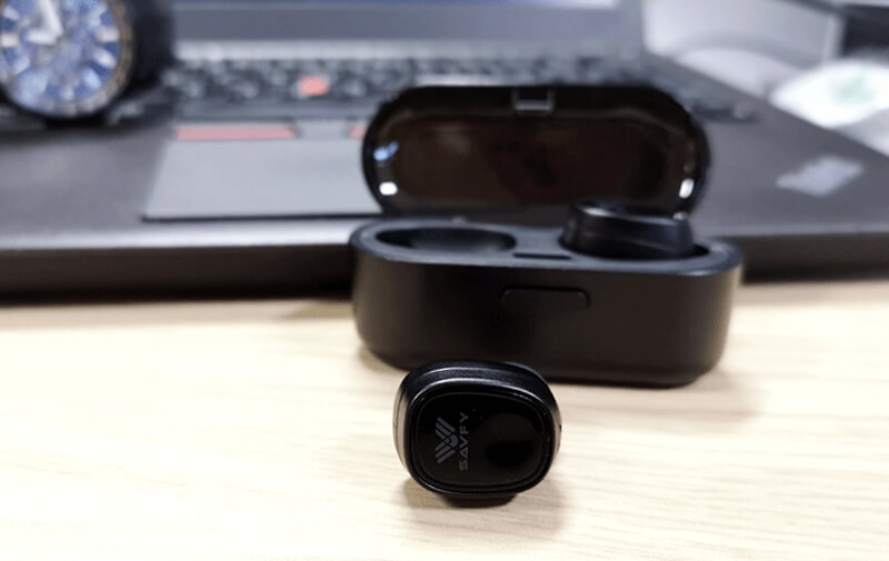 SAVFY True Wireless Bluetooth 4.1 Earbuds - Close Up