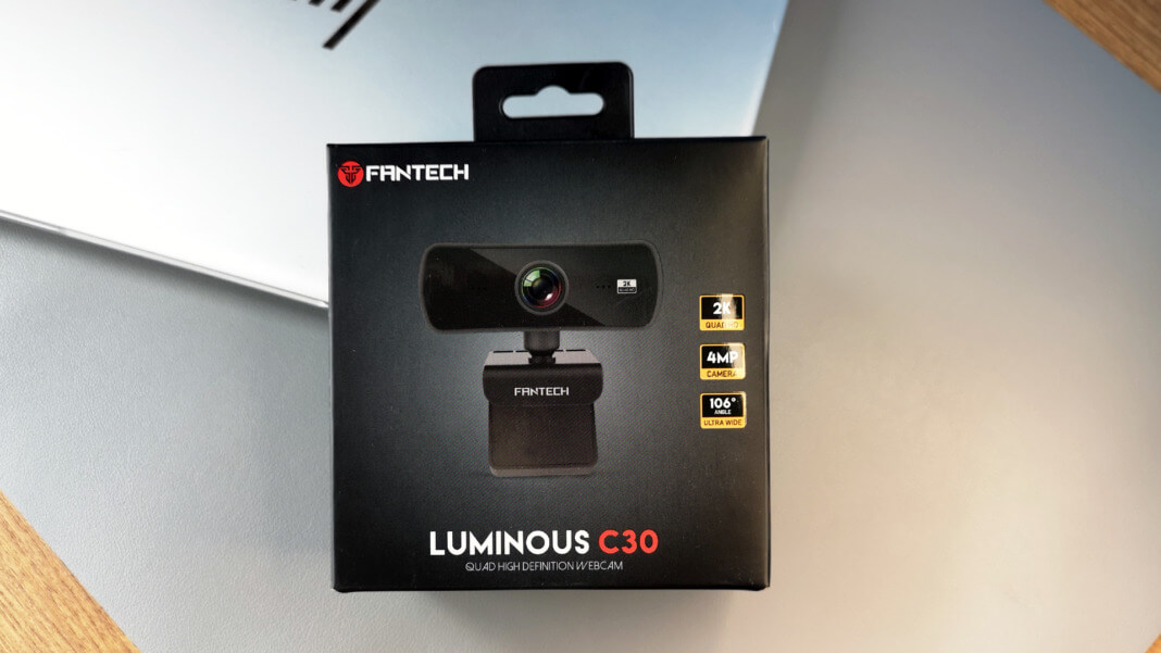 Fantech LUMINOUS C30 2K webcam perfect for gaming and streaming