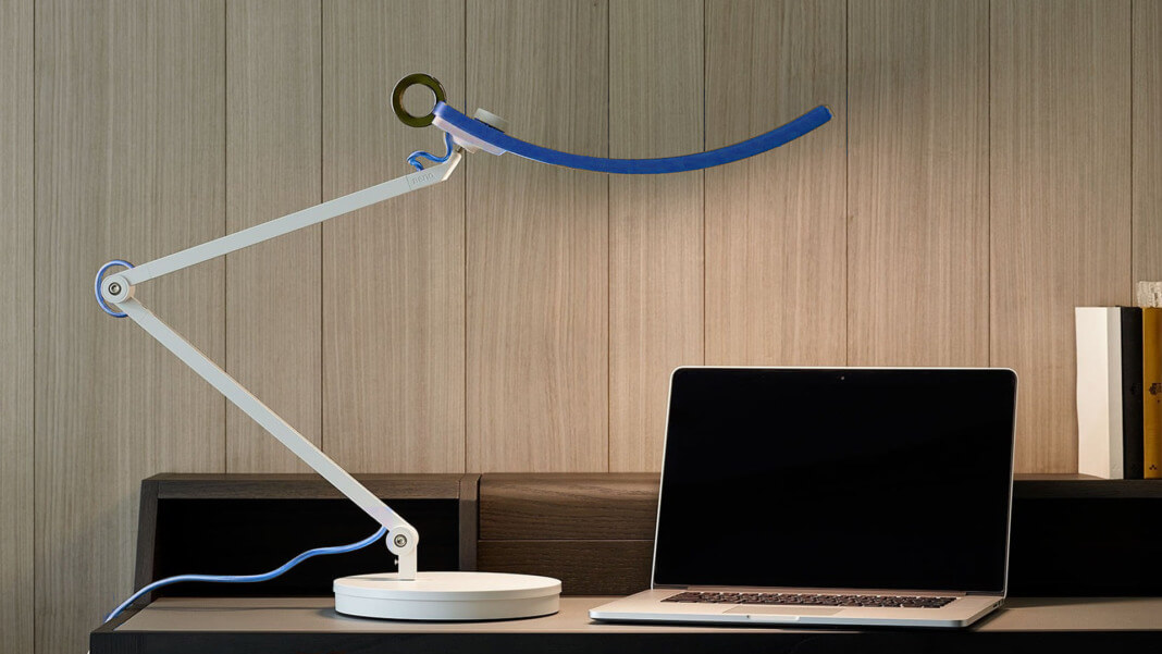 BenQ WiT Eye-Care Desk Lamp Built-in ambient light sensor for the best reading experience