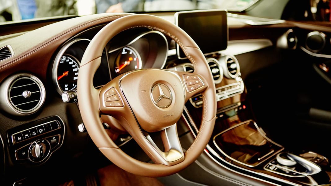 Mercedes-Benz rejects full Apple CarPlay integration