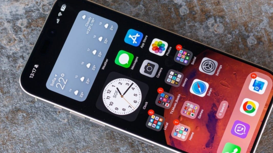 EU iPhones will soon allow you to change the default phone and messaging apps