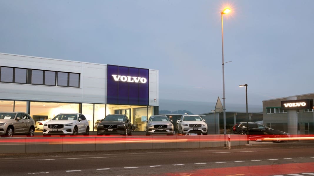 Volvo adjusts EV-only strategy as market demand lags