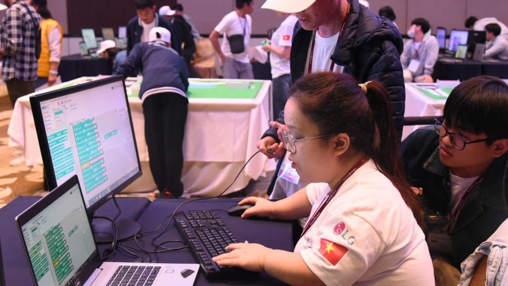 LG empowers youth with disabilities at global IT challenge in Manila - 1